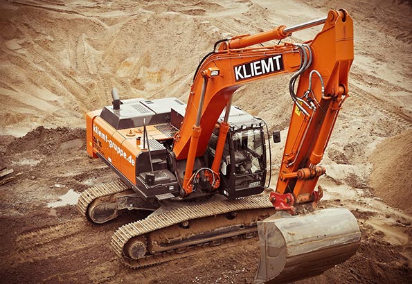 挖土机的正确操作与维护步骤